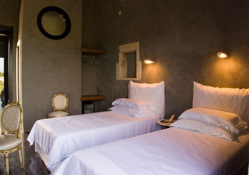 Caol Ishka Hotel Syracuse Bagian luar foto