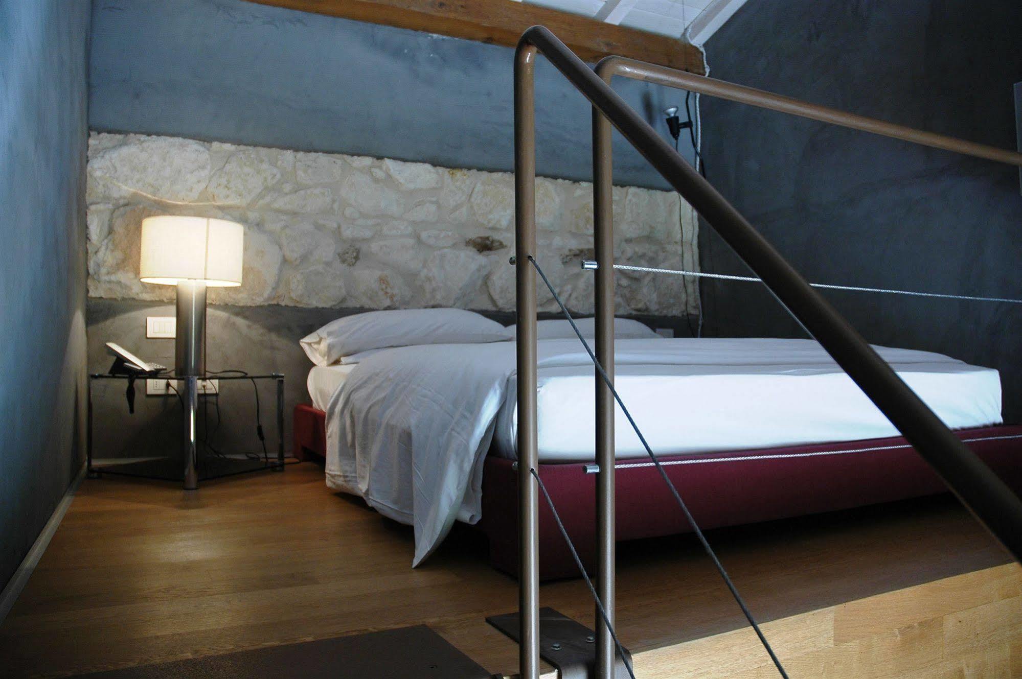 Caol Ishka Hotel Syracuse Bagian luar foto