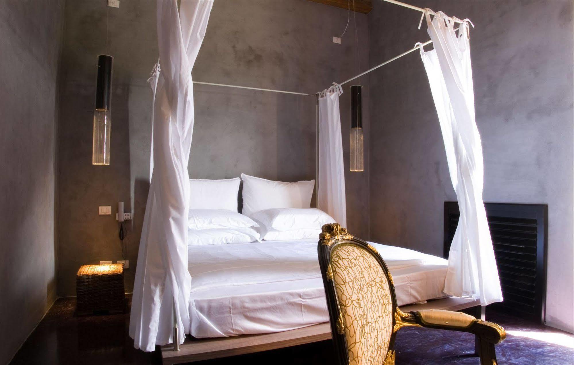 Caol Ishka Hotel Syracuse Bagian luar foto