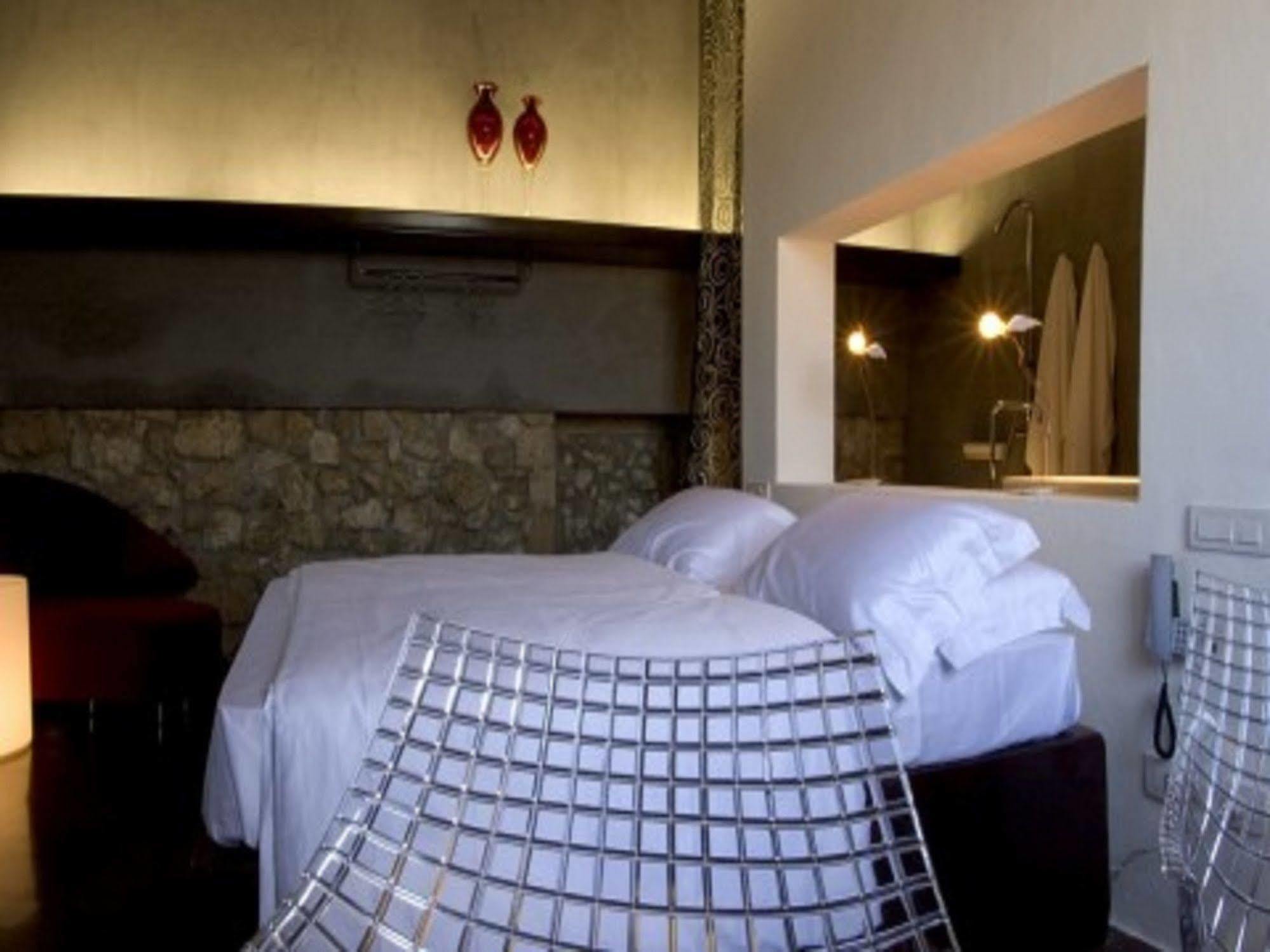 Caol Ishka Hotel Syracuse Bagian luar foto
